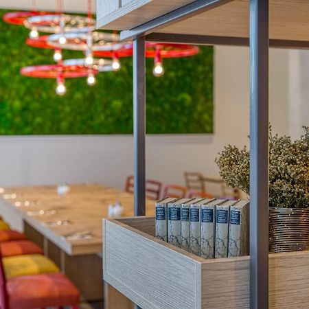Intercityhotel Berlin Airport Ber Terminal 1 & 2 Schonefeld Bagian luar foto The interior of the restaurant