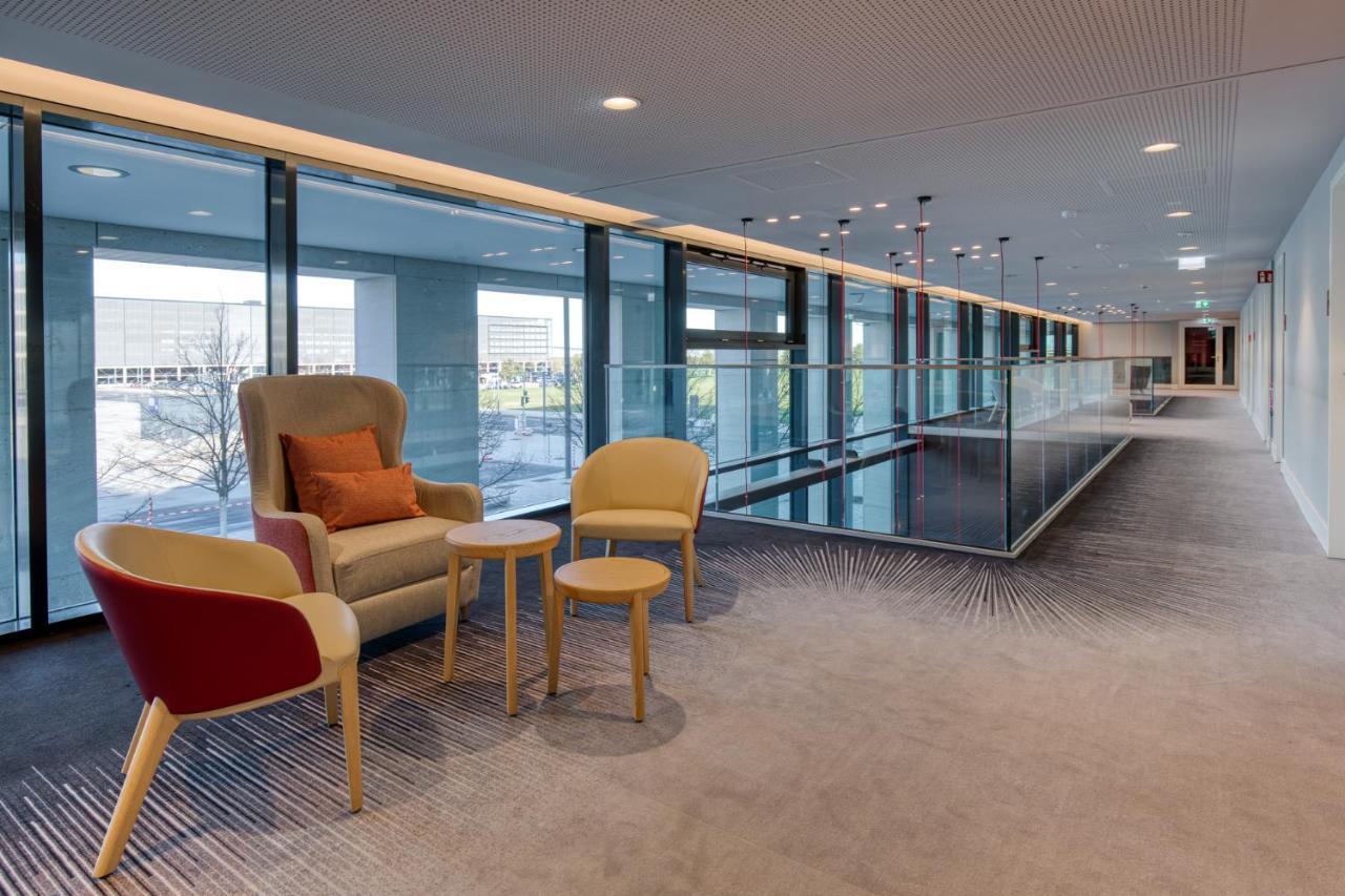 Intercityhotel Berlin Airport Ber Terminal 1 & 2 Schonefeld Bagian luar foto The interior of the building