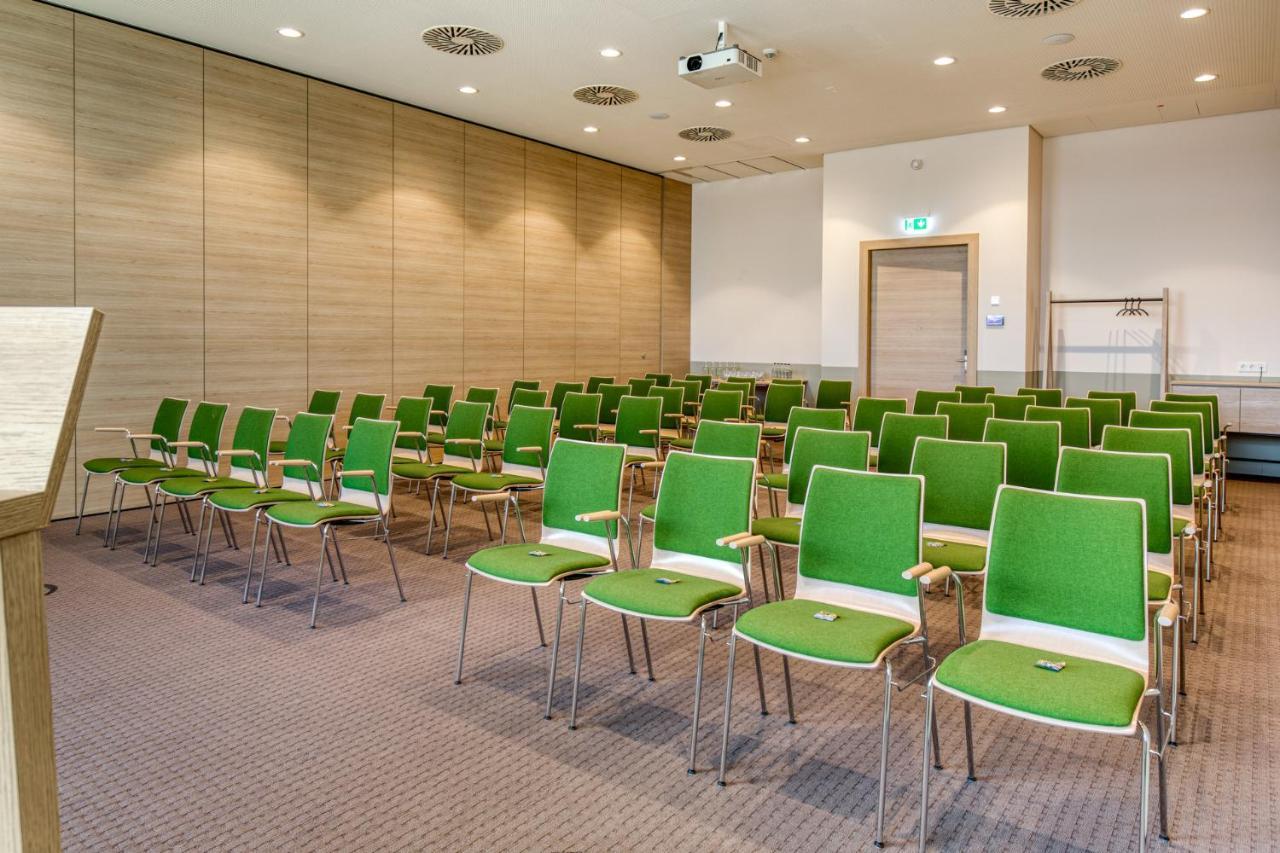 Intercityhotel Berlin Airport Ber Terminal 1 & 2 Schonefeld Bagian luar foto The conference hall