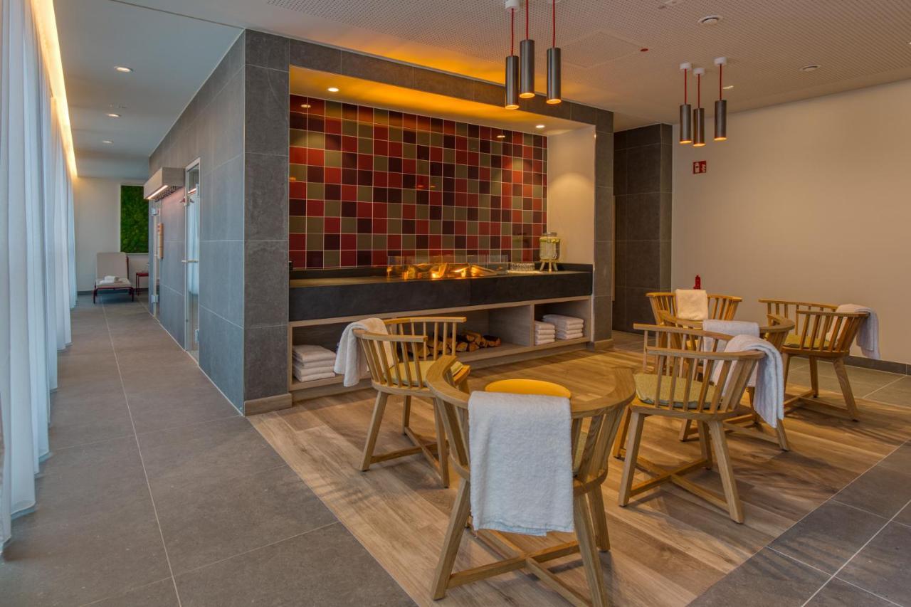 Intercityhotel Berlin Airport Ber Terminal 1 & 2 Schonefeld Bagian luar foto The interior of the spa