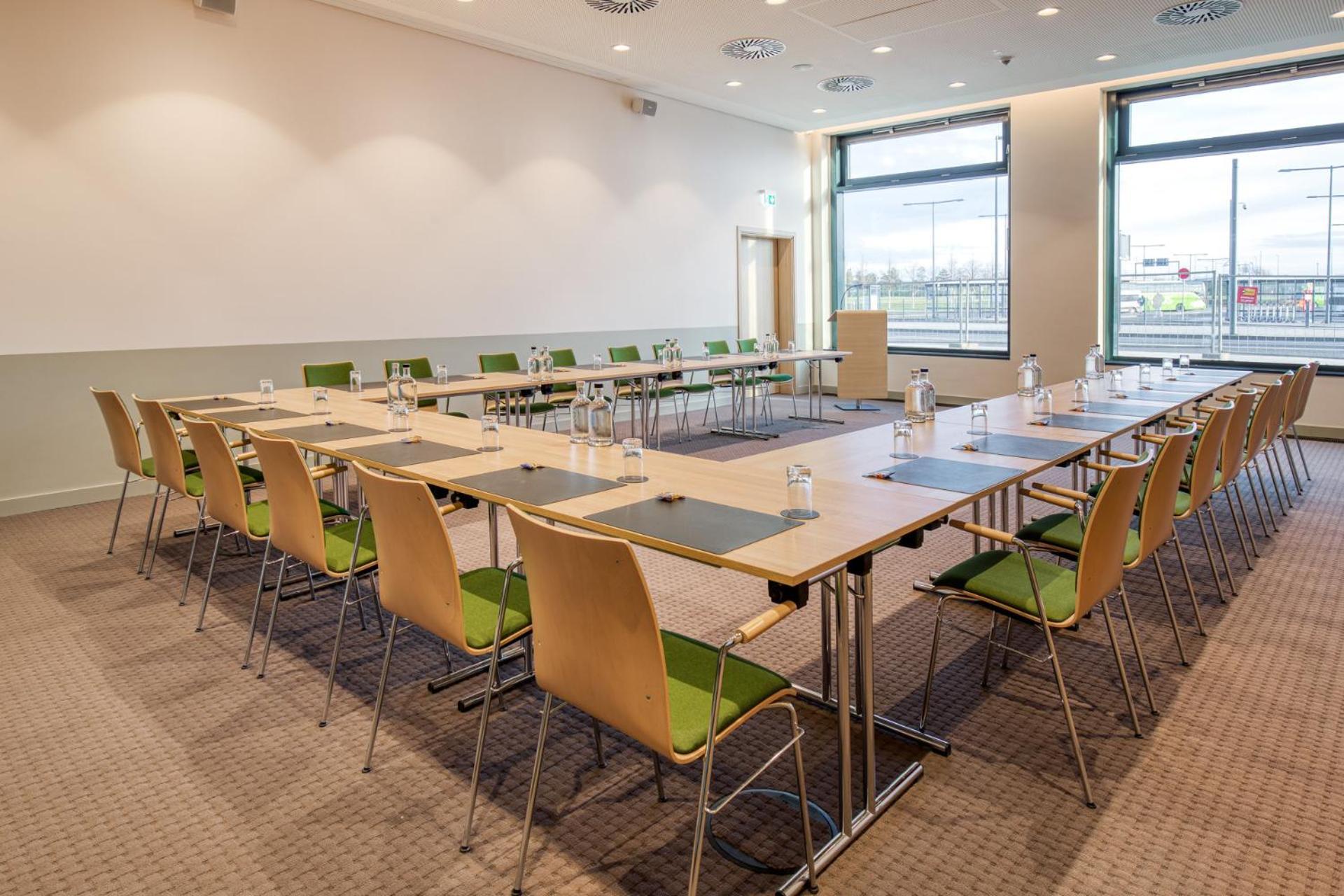 Intercityhotel Berlin Airport Ber Terminal 1 & 2 Schonefeld Bagian luar foto Meeting room