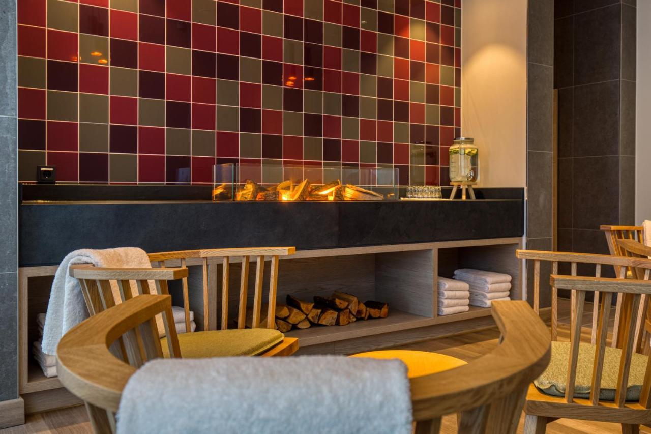 Intercityhotel Berlin Airport Ber Terminal 1 & 2 Schonefeld Bagian luar foto "The fireplace is a highlight of the spa."