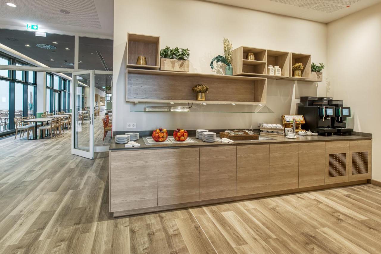 Intercityhotel Berlin Airport Ber Terminal 1 & 2 Schonefeld Bagian luar foto Breakfast buffet at the airport