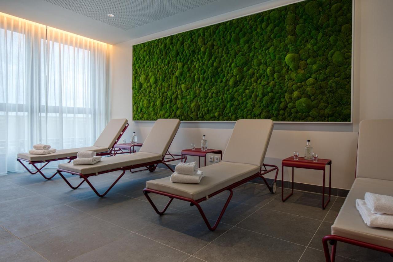 Intercityhotel Berlin Airport Ber Terminal 1 & 2 Schonefeld Bagian luar foto The interior of the spa